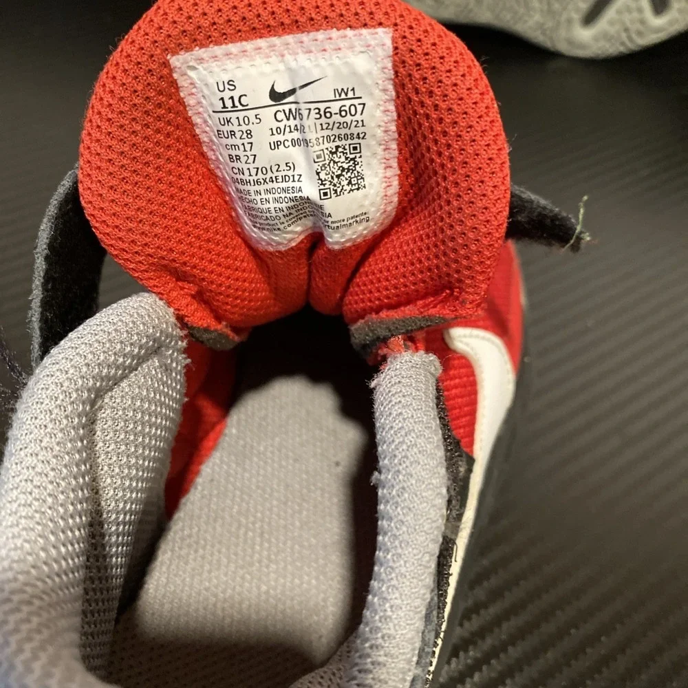 Little Kid's Nike Team Hustle D SZ 11c  University Red/White‎ (CW6736 607)